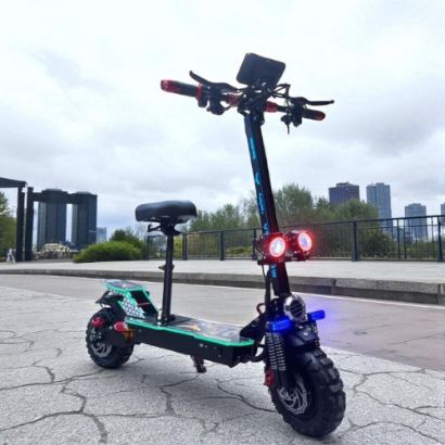 صورة سكوتر كهربائي بمقعد للكبار للطرق الوعرة وإطارات سميكة